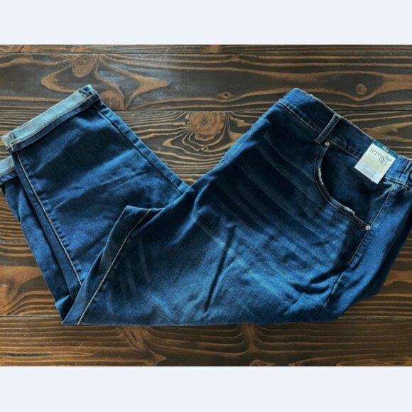 NEW 3X 24W-26W Women's Dark Wash Curvy Fit Denim Cropped Jeans - Picture 4 of 5